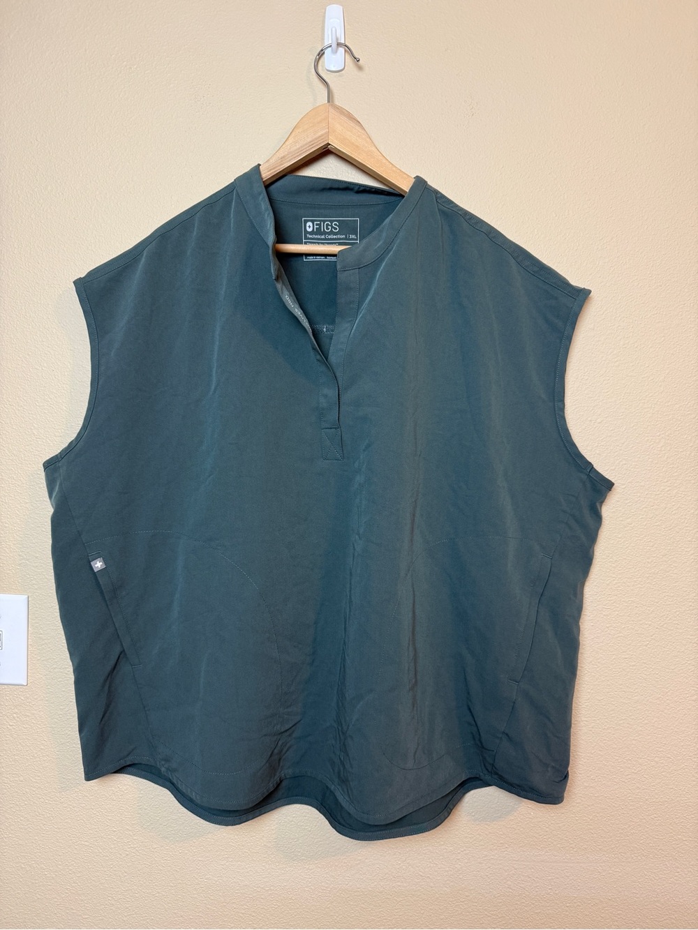 Figs Rafaela Women’s Sleeveless Scrub Size 3XL